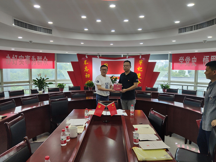 糧油集團一支部為黨員過政治生日